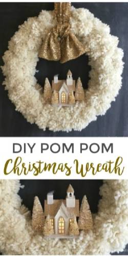 DIY PomPom Christmas Wreats by /pinnedandrepinned.com vía web